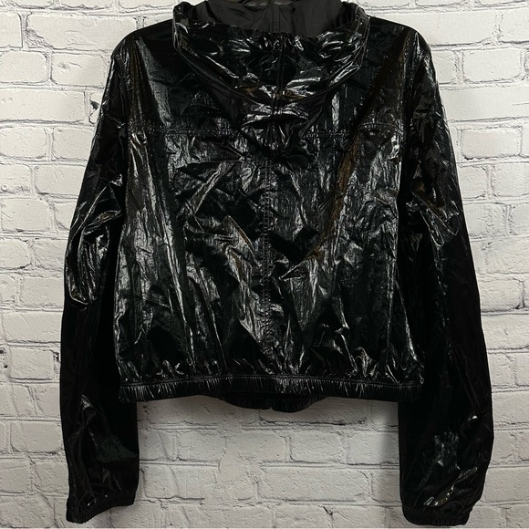 Aqua Athletic Cropped Hooded Coated Windbreaker Jacket Pockets Black M NWT - Picture 3 of 6